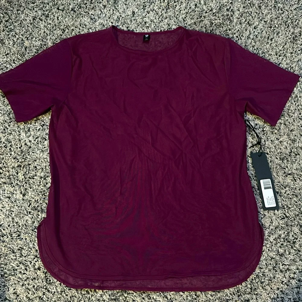 NWT. woman’s Noli mesh flow T-shirt in purple. Size M.